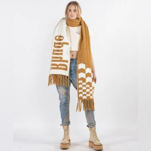 Rhude NWT
Fuzzy Oversized Logo Scarf